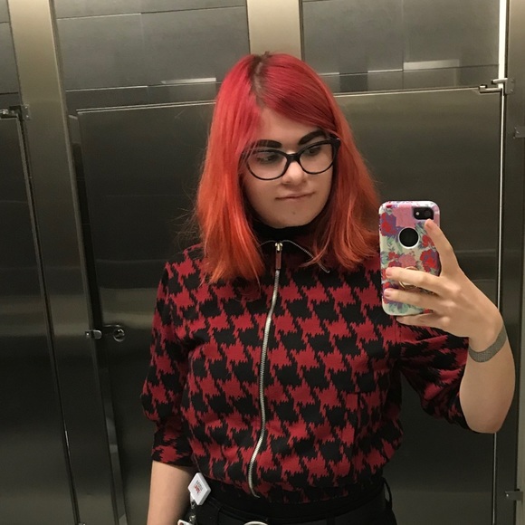 Meet your Posher, Ginna - Picture 3 of 3